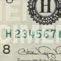 número de serie sobre la firma del tesorero